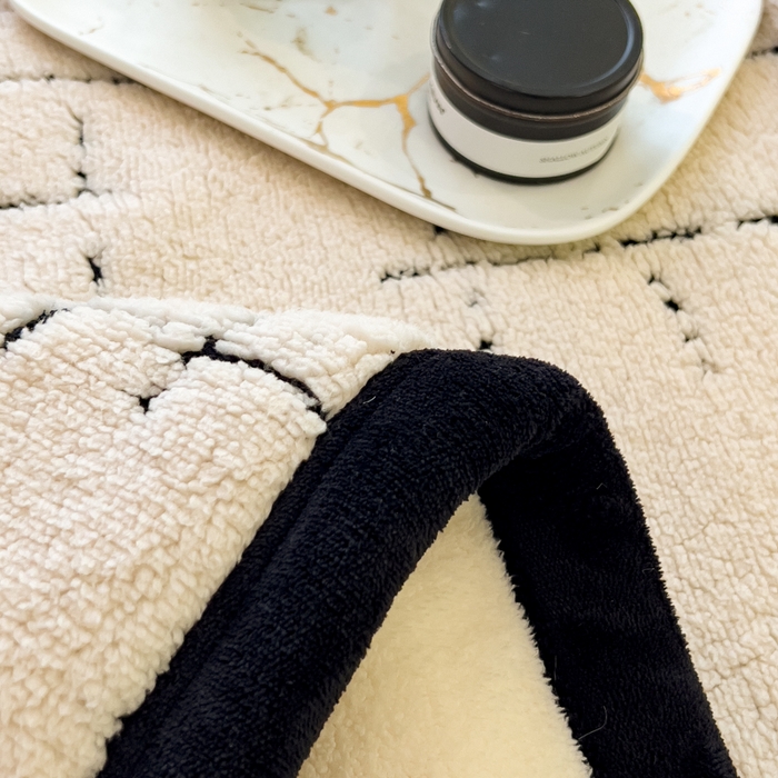 91家纺网 家纺一手货源 找家纺 印季家纺 2025新款黑白森林-阳离子提花-三层夹棉毛毯毯子 奶白-黑