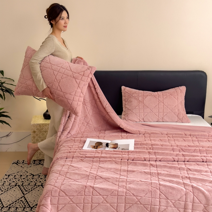 91家纺网 家纺一手货源 找家纺 （总）印季家纺 2025新款双层提花兔毛绒毛毯毯子