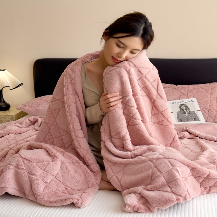 91家纺网 家纺一手货源 找家纺 （总）印季家纺 2025新款双层提花兔毛绒毛毯毯子