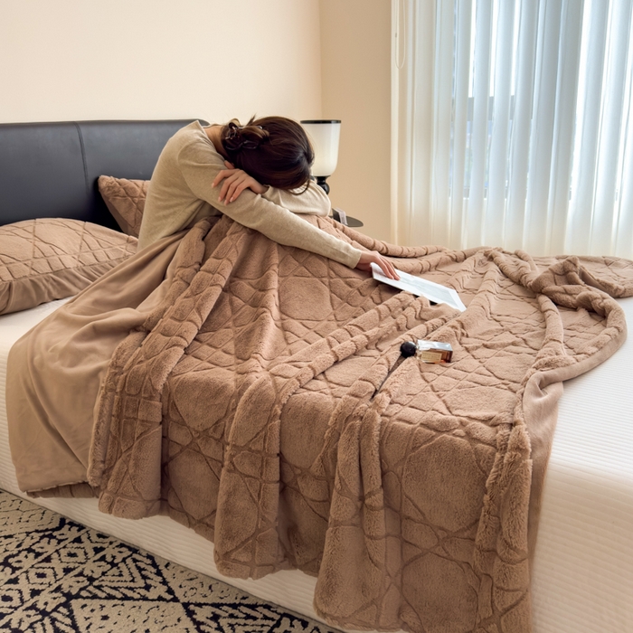 91家纺网 家纺一手货源 找家纺 印季家纺 2025新款双层提花兔毛绒毛毯毯子 提花兔毛绒-咖啡