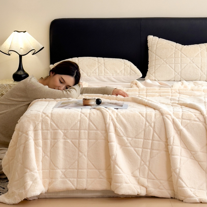 91家纺网 家纺一手货源 找家纺 印季家纺 2025新款双层提花兔毛绒毛毯毯子 提花兔毛绒-奶白