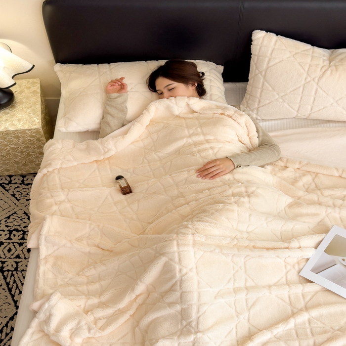 91家纺网 家纺一手货源 找家纺 印季家纺 2025新款双层提花兔毛绒毛毯毯子 提花兔毛绒-奶白