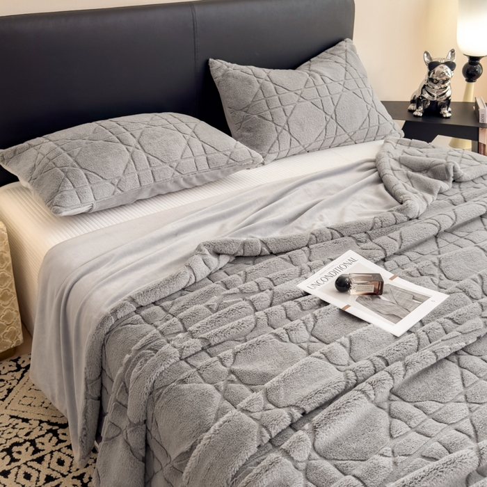 91家纺网 家纺一手货源 找家纺 印季家纺 2025新款双层提花兔毛绒毛毯毯子 提花兔毛绒-浅灰