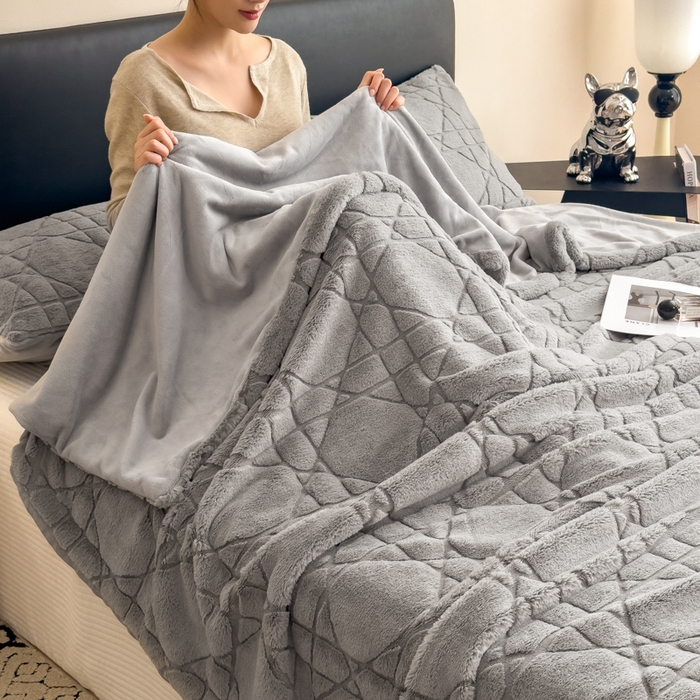 91家纺网 家纺一手货源 找家纺 印季家纺 2025新款双层提花兔毛绒毛毯毯子 提花兔毛绒-浅灰