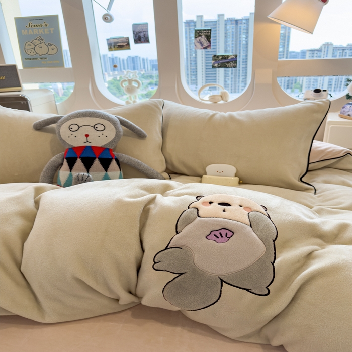 91家纺网 家纺一手货源 找家纺 （总）印季家纺 2025新款大肚腩-海獭绒贴布绣四件套