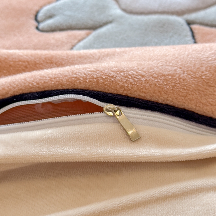 91家纺网 家纺一手货源 找家纺 印季家纺 2025新款大肚腩-海獭绒贴布绣四件套 大肚腩-香槟金-浅棕