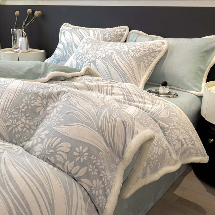 91家纺网 家纺一手货源 找家纺 （总）印季家纺 2025新款法式立体雕花绒兔毛包边四件套