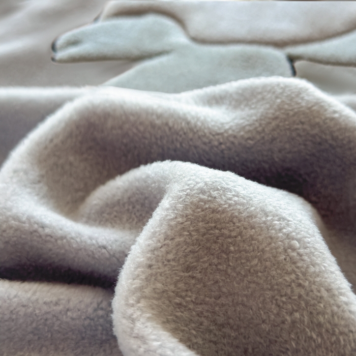 91家纺网 家纺一手货源 找家纺 印季家纺 2025新款大肚腩-海獭绒贴布绣四件套 大肚腩-浅蓝-浅灰