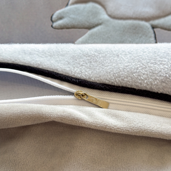 91家纺网 家纺一手货源 找家纺 印季家纺 2025新款大肚腩-海獭绒贴布绣四件套 大肚腩-浅蓝-浅灰