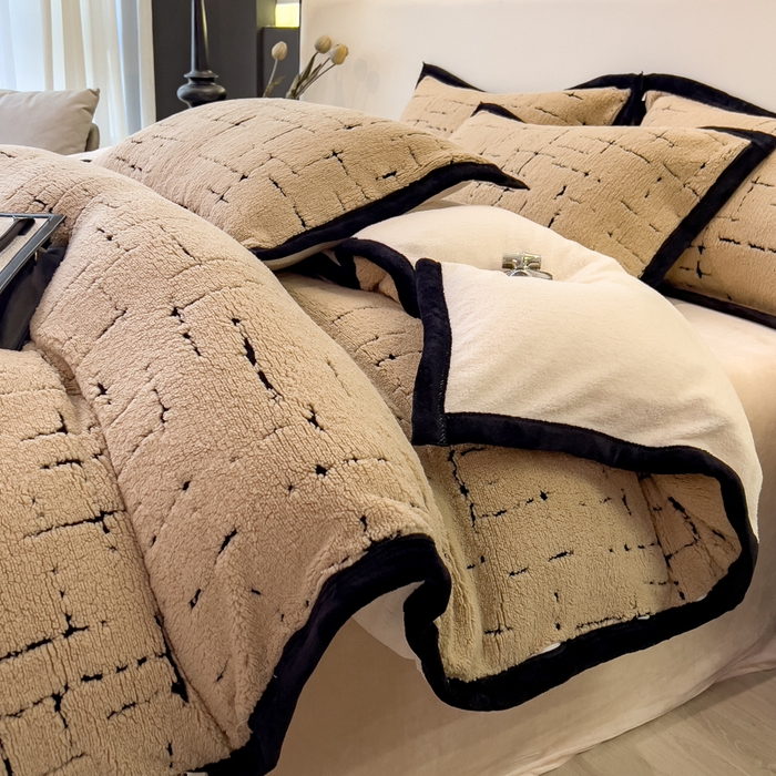 91家纺网 家纺一手货源 找家纺 （总）印季家纺 2025新款黑白森林阳离子提花四件套