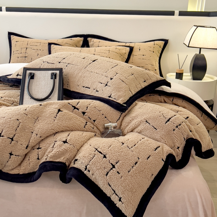 91家纺网 家纺一手货源 找家纺 （总）印季家纺 2025新款黑白森林阳离子提花四件套