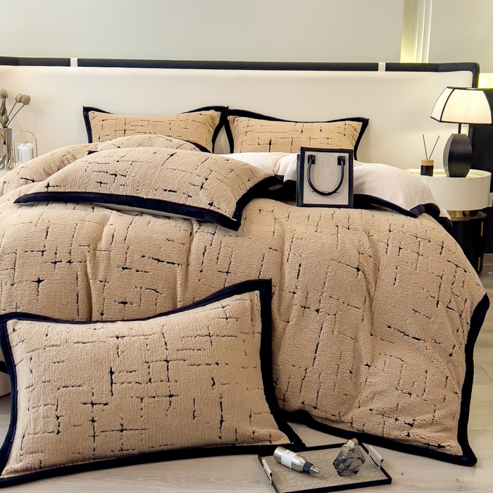 91家纺网 家纺一手货源 找家纺 印季家纺 2025新款黑白森林阳离子提花四件套 金驼-黑