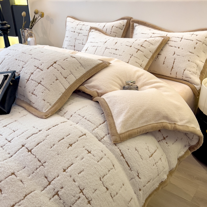 91家纺网 家纺一手货源 找家纺 印季家纺 2025新款黑白森林阳离子提花四件套 奶白-驼