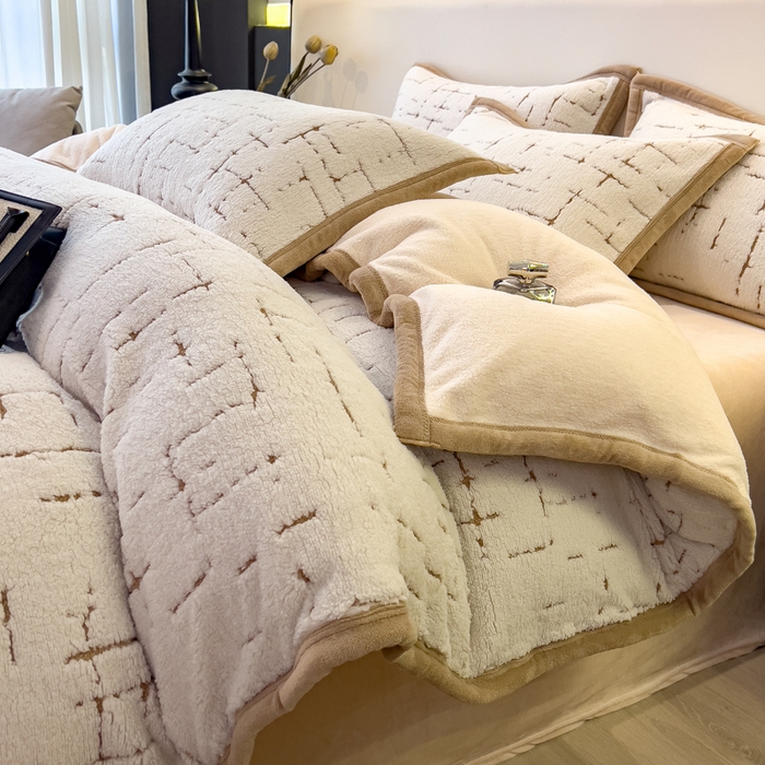 91家纺网 家纺一手货源 找家纺 印季家纺 2025新款黑白森林阳离子提花四件套 奶白-驼