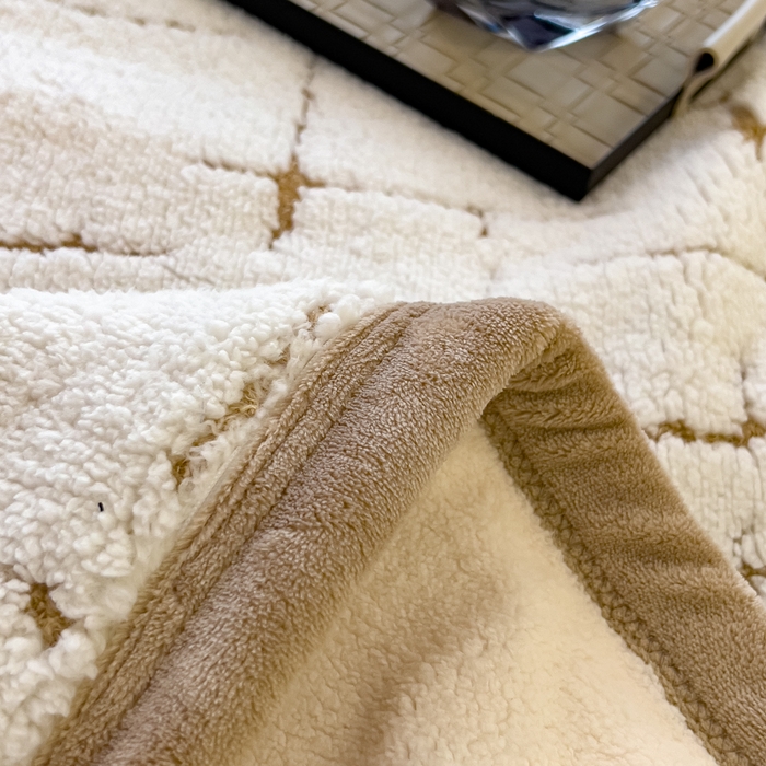 91家纺网 家纺一手货源 找家纺 印季家纺 2025新款黑白森林阳离子提花四件套 奶白-驼