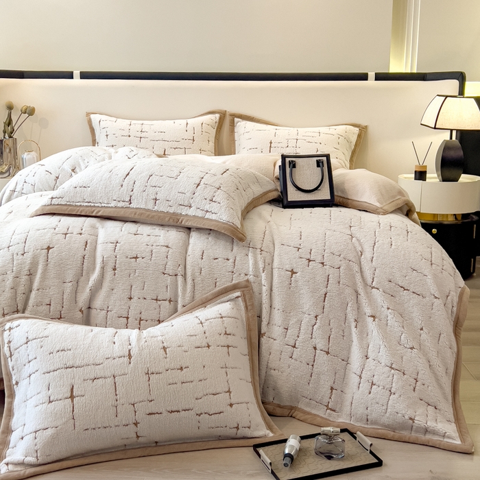 91家纺网 家纺一手货源 找家纺 印季家纺 2025新款黑白森林阳离子提花四件套 奶白-驼