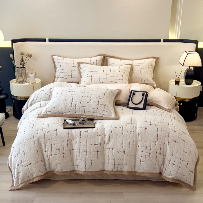 91家纺网 家纺一手货源 找家纺 印季家纺 2025新款黑白森林阳离子提花四件套 奶白-驼