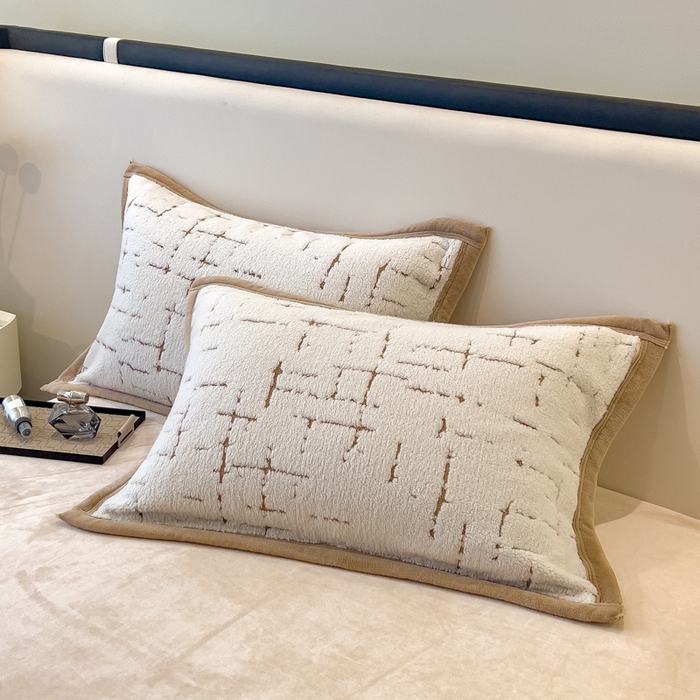 91家纺网 家纺一手货源 找家纺 印季家纺 2025新款黑白森林阳离子提花四件套 奶白-驼