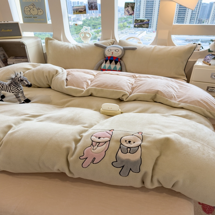 91家纺网 家纺一手货源 找家纺 （总）印季家纺 2025新款小两口海獭绒贴布绣四件套