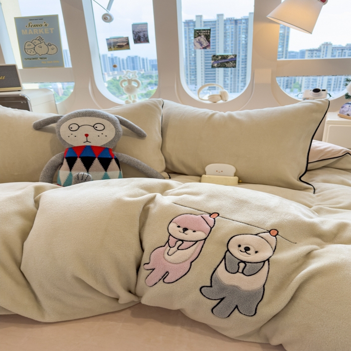 91家纺网 家纺一手货源 找家纺 （总）印季家纺 2025新款小两口海獭绒贴布绣四件套