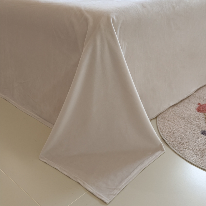 91家纺网 家纺一手货源 找家纺 印季家纺 2025新款小两口海獭绒贴布绣四件套 小两口-浅灰-粉灰