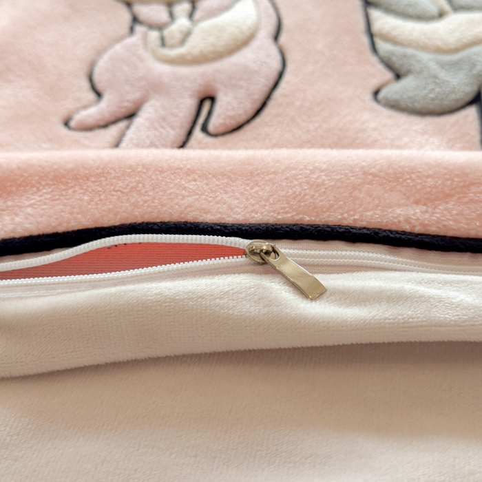 91家纺网 家纺一手货源 找家纺 印季家纺 2025新款小两口海獭绒贴布绣四件套 小两口-玉粉-粉灰