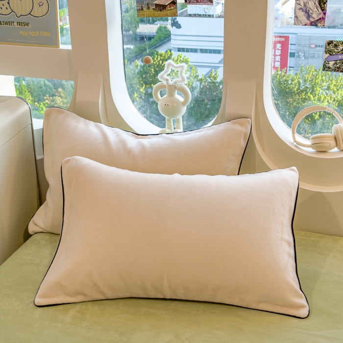 91家纺网 家纺一手货源 找家纺 印季家纺 2025新款小两口海獭绒贴布绣四件套 小两口-浅米-草绿