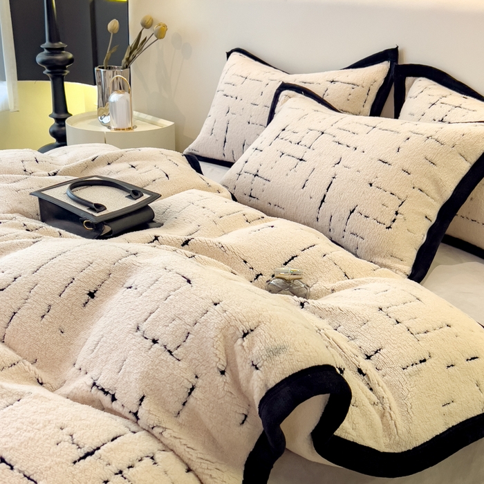 91家纺网 家纺一手货源 找家纺 印季家纺 2025新款黑白森林阳离子提花四件套 奶白-黑