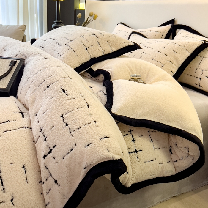 91家纺网 家纺一手货源 找家纺 印季家纺 2025新款黑白森林阳离子提花四件套 奶白-黑