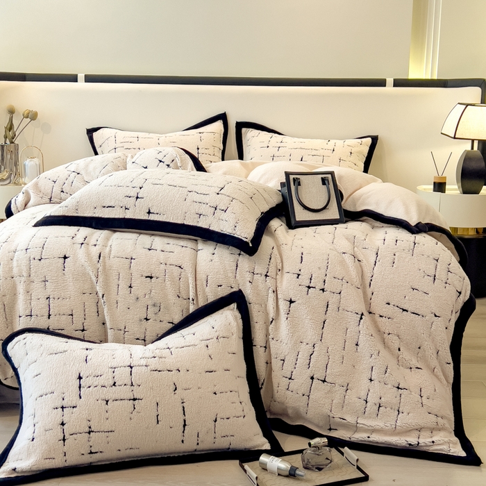 91家纺网 家纺一手货源 找家纺 印季家纺 2025新款黑白森林阳离子提花四件套 奶白-黑