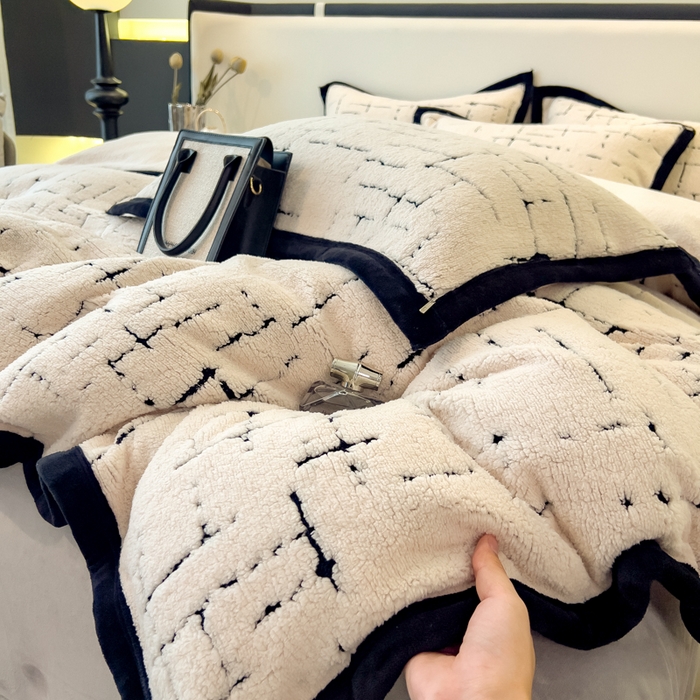 91家纺网 家纺一手货源 找家纺 印季家纺 2025新款黑白森林阳离子提花四件套 奶白-黑