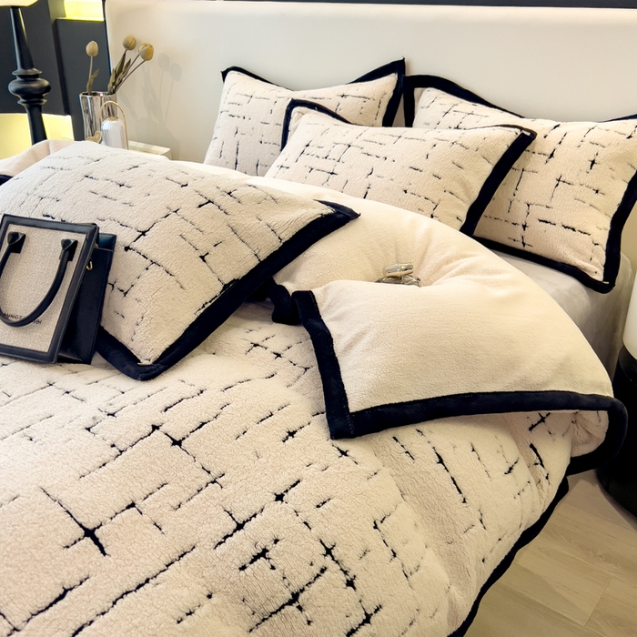 91家纺网 家纺一手货源 找家纺 印季家纺 2025新款黑白森林阳离子提花四件套 奶白-黑