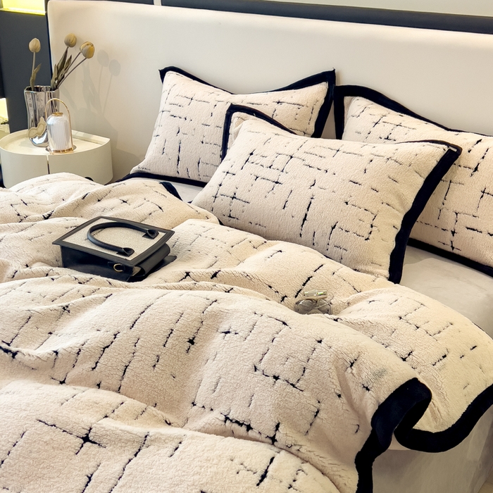 91家纺网 家纺一手货源 找家纺 印季家纺 2025新款黑白森林阳离子提花四件套 奶白-黑