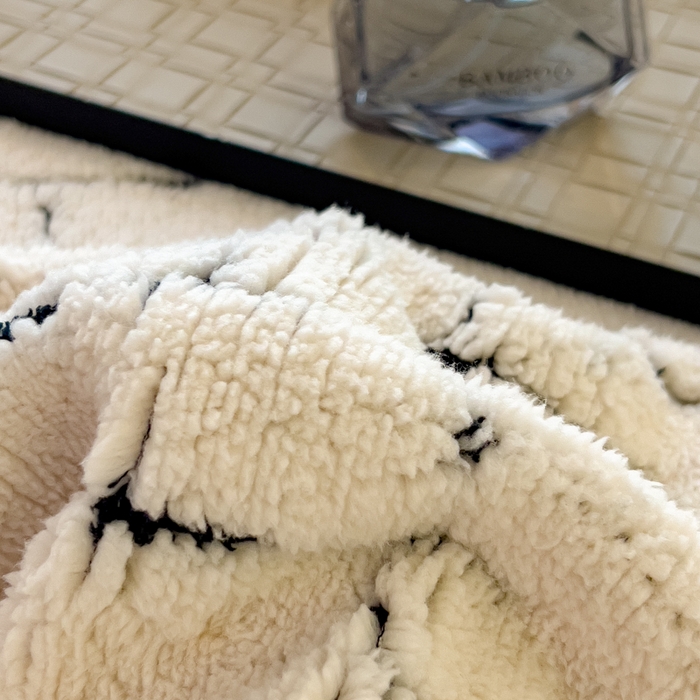 91家纺网 家纺一手货源 找家纺 印季家纺 2025新款黑白森林阳离子提花四件套 奶白-黑