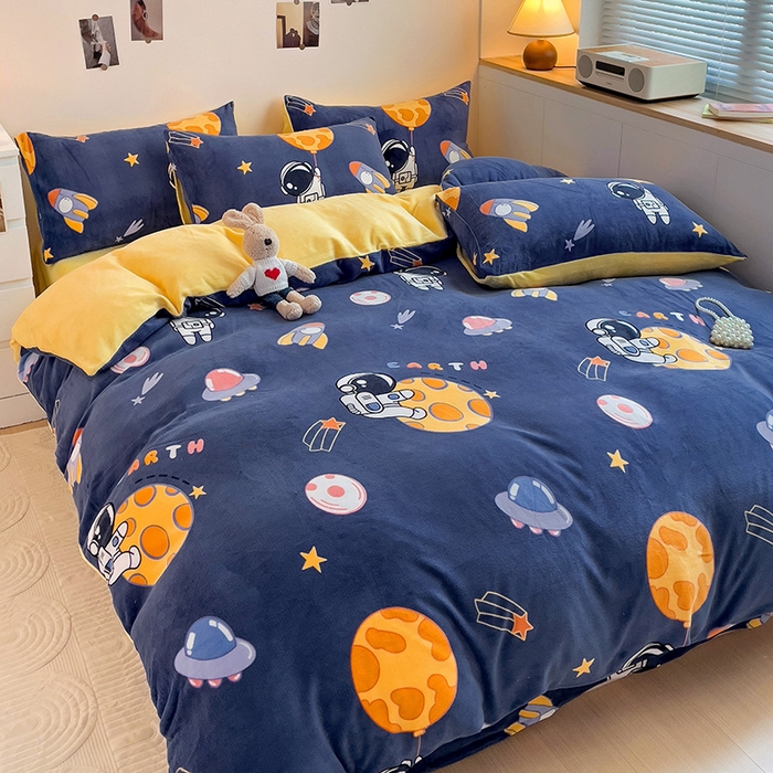 91家纺网 家纺一手货源 找家纺 西引力 2025新款亲肤舒适加厚牛奶绒印花四件套 太空人