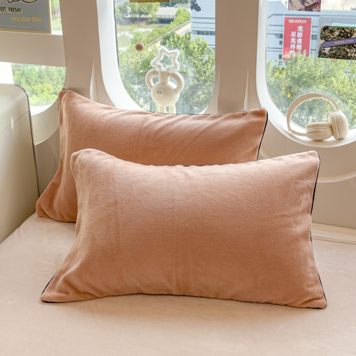 91家纺网 家纺一手货源 找家纺 印季家纺 2025新款小两口海獭绒贴布绣四件套 小两口-香槟金-浅棕