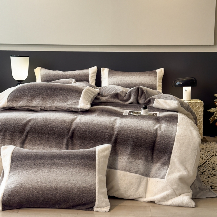 91家纺网 家纺一手货源 找家纺 印季家纺 2025新款羊呢绒兔毛大拼角四件套 拼角-灰色大条纹