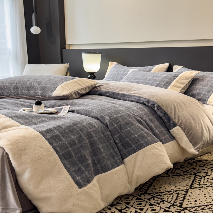 91家纺网 家纺一手货源 找家纺 印季家纺 2025新款羊呢绒兔毛大拼角四件套 拼角-蓝色小格