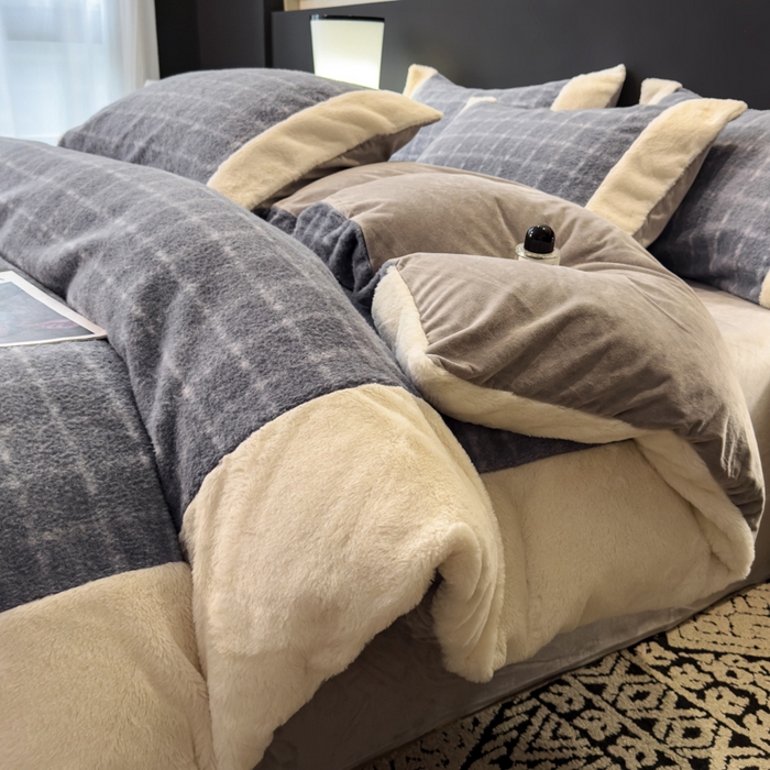 91家纺网 家纺一手货源 找家纺 印季家纺 2025新款羊呢绒兔毛大拼角四件套 拼角-蓝色小格