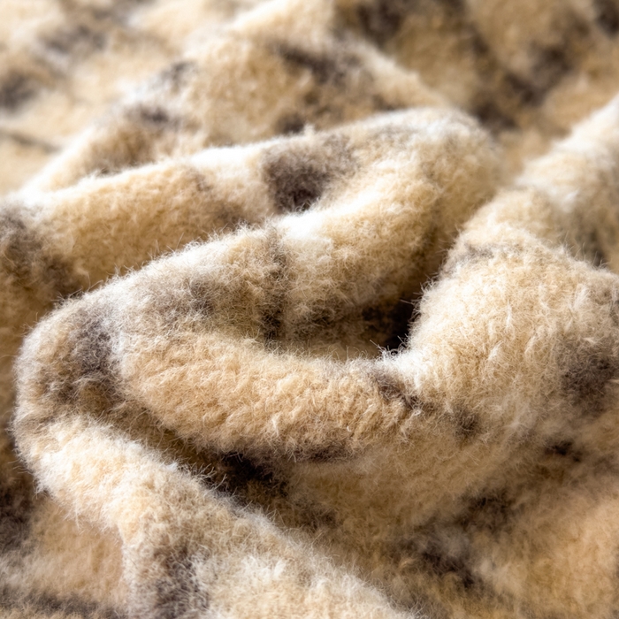 91家纺网 家纺一手货源 找家纺 印季家纺 2025新款羊呢绒兔毛大拼角四件套 拼角-驼色小格