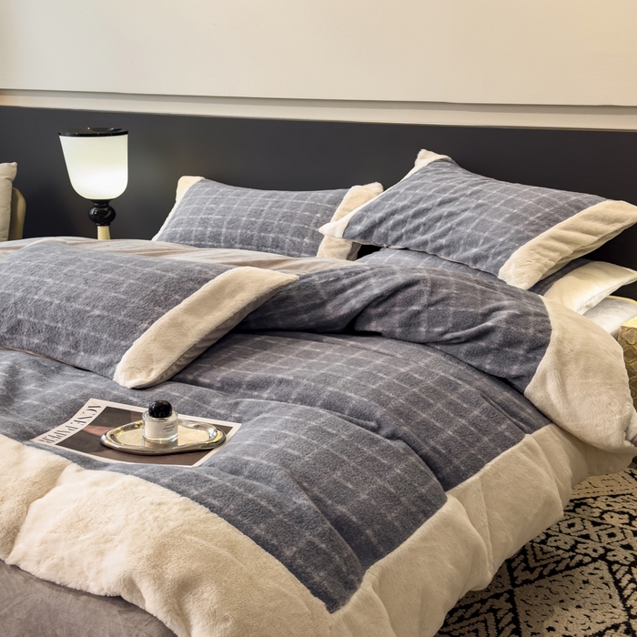 91家纺网 家纺一手货源 找家纺 印季家纺 2025新款羊呢绒兔毛大拼角四件套 拼角-蓝色小格