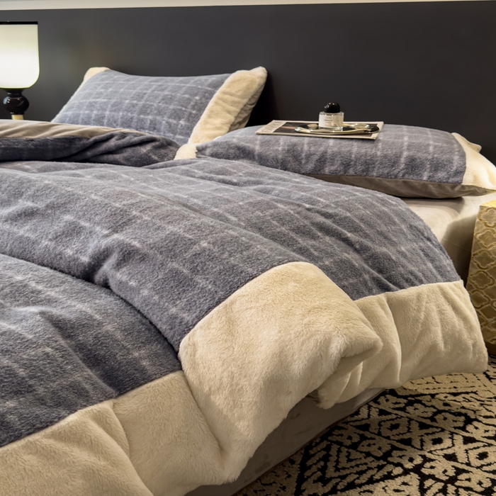 91家纺网 家纺一手货源 找家纺 印季家纺 2025新款羊呢绒兔毛大拼角四件套 拼角-蓝色小格