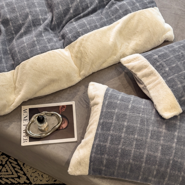 91家纺网 家纺一手货源 找家纺 印季家纺 2025新款羊呢绒兔毛大拼角四件套 拼角-蓝色小格