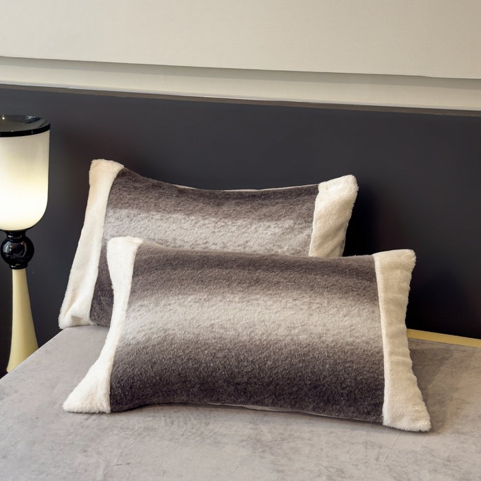 91家纺网 家纺一手货源 找家纺 印季家纺 2025新款羊呢绒兔毛大拼角四件套 拼角-灰色大条纹