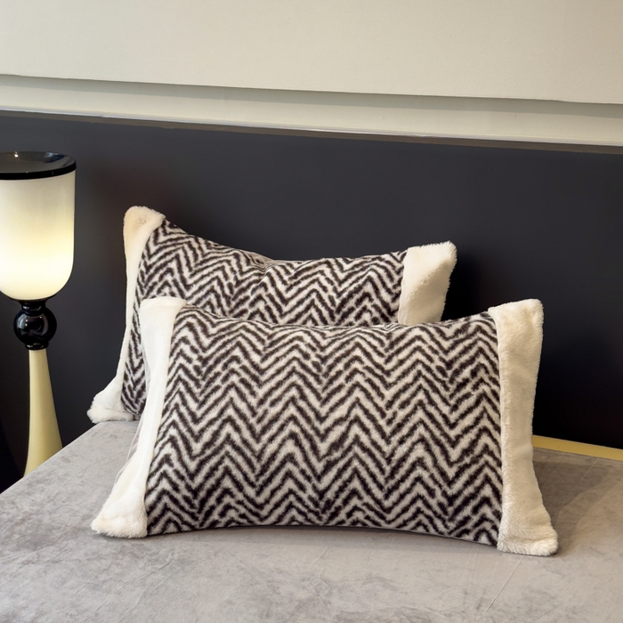 91家纺网 家纺一手货源 找家纺 印季家纺 2025新款羊呢绒兔毛大拼角四件套 拼角-灰色波浪