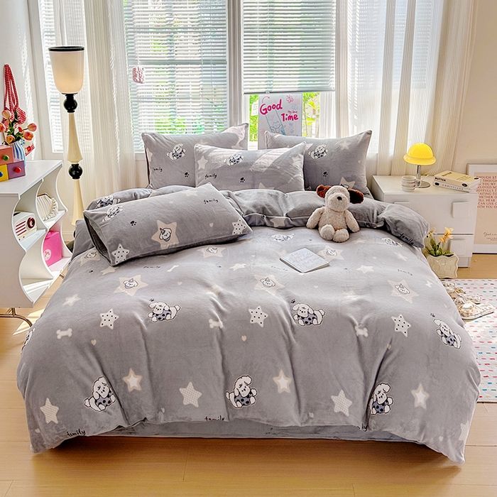 91家纺网 家纺一手货源 找家纺 西引力 2025新款亲肤舒适加厚牛奶绒印花四件套 星际宝贝