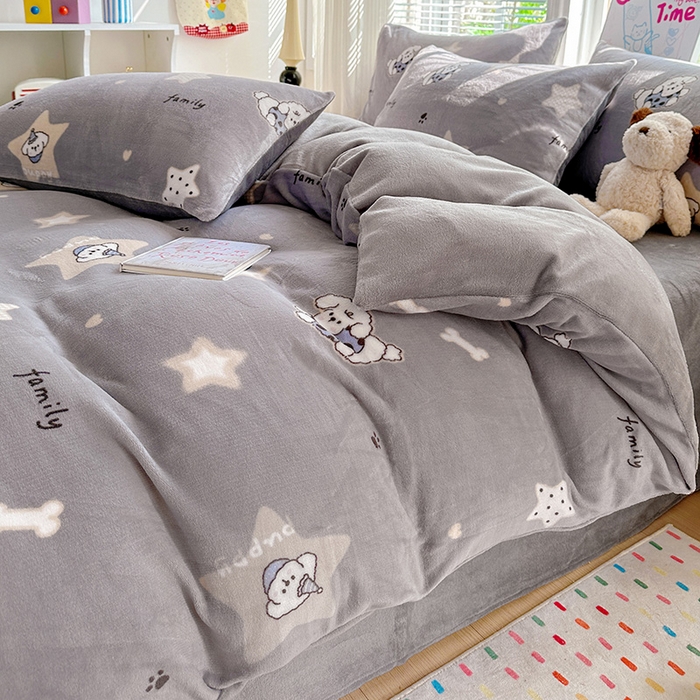 91家纺网 家纺一手货源 找家纺 西引力 2025新款亲肤舒适加厚牛奶绒印花四件套 星际宝贝