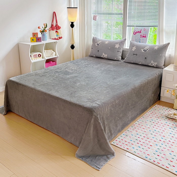 91家纺网 家纺一手货源 找家纺 西引力 2025新款亲肤舒适加厚牛奶绒印花四件套 星际宝贝