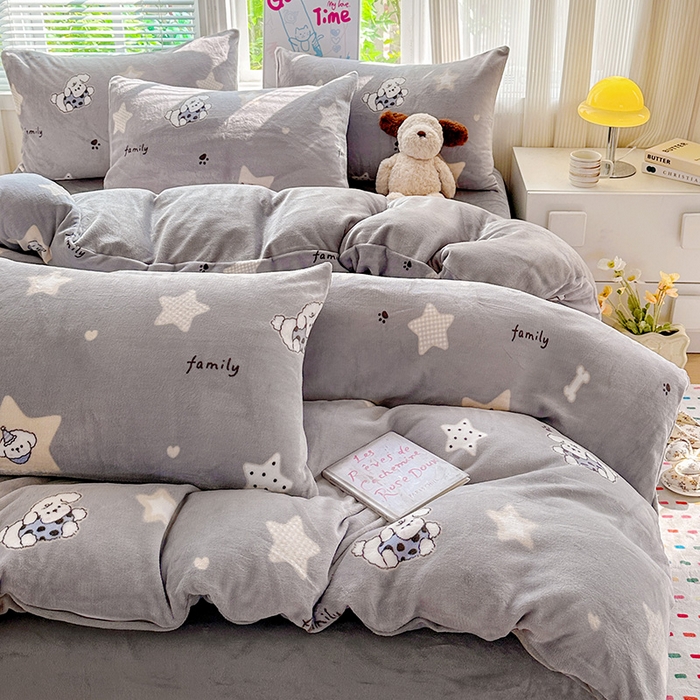 91家纺网 家纺一手货源 找家纺 西引力 2025新款亲肤舒适加厚牛奶绒印花四件套 星际宝贝