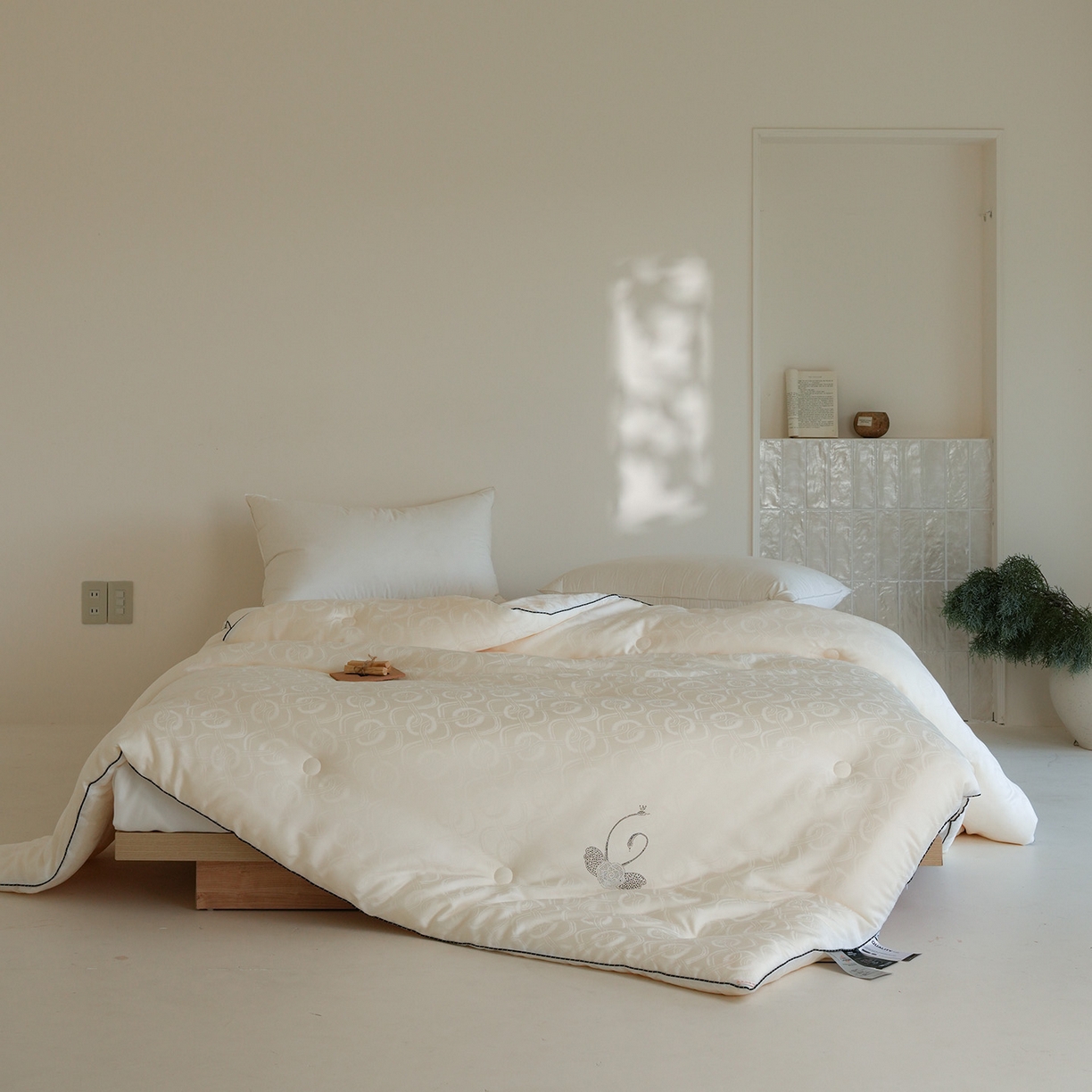 91家纺网 家纺一手货源 找家纺 （总）纯优家纺 2025新款45%大豆蛋白纤维高端天丝棉提花烫钻被子被芯-施华洛